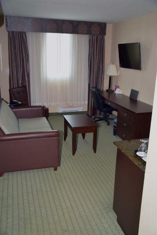 Coast Lethbridge Hotel & Conference Centre מראה חיצוני תמונה