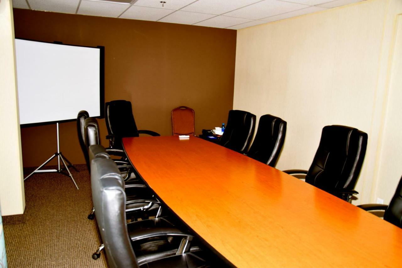 Coast Lethbridge Hotel & Conference Centre מראה חיצוני תמונה